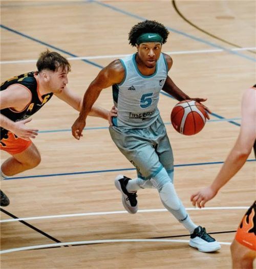 Jguwon Hogges muss mit den SBR-Herren gegen Traunstein ran.Foto Michael Pointvogel