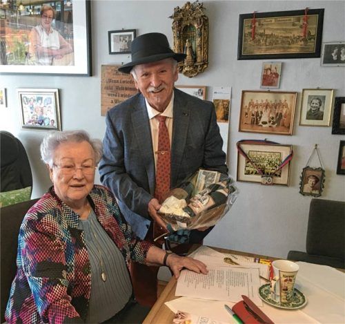 Jubilarin Trager-Reserl mit Zweitem Bürgermeister Egbert Windhager. Foto jaensch