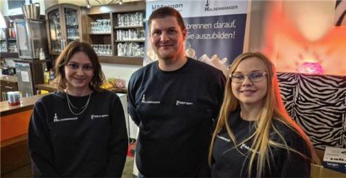 Julia Wieczorek (links) und ihr Team beantworteten alle Fragen rund um das Thema Praktikum und Ausbildung.