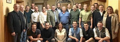 Kandidaten für die Gemeinderatswahl.Foto Freie Wähler Raubling