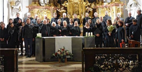 Karl Prokopetz dirigiert die Beurer Cantarhei.Foto füchtner