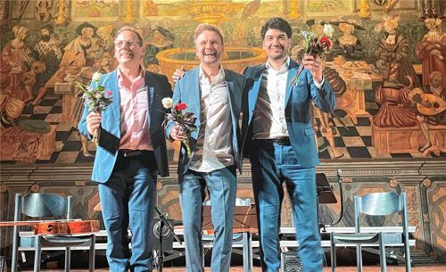 Klaus Wladar, Dimitri Lavrentiev und Takeo Sato (von links) zeigten wie charmant und unterhaltsam Gitarrenmusik sein kann.Foto Janeczka