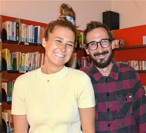 Krankheit von der Seele geschrieben: Lisa Maria Schweidler und Matthias Vesely haben ihr Leben wieder im Griff. Über ihre dunkelsten Stunden erzählten sie in der Grassauer Bücherei.Foto Eder
