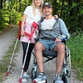 <p>Kurz nach dem Krankenhaus: Die Unfallfolgen sind bei Verena Blümlhuber und Tom Haider noch deutlich zu sehen.Fotos privat</p>