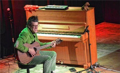 Matthias Walz: „Der böse Mann am Klavier“ bei den Rosenheimer Kleinkunsttagen.Foto Sieberath