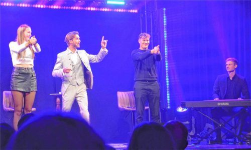 Mentalist Pablo Krause (Zweiter von links) verblüffte bei seinen Auftritten mit seiner Mentalmagie sein Publikum, Pianist Jonah Stabe (rechts) untermalte die Show mit klassischer Pianomusik. Bei „The Greatest Talent“ sicherte sich Krause den zweiten Platz.Foto Grun
