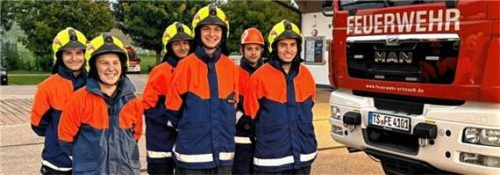 Mit Bravour erwarben sich sechs Mitglieder der Jugendfeuerwehr Erlstätt ihre Jugendleistungsabzeichen. Foto  Müller