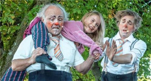 Mit Comedy-Akrobatik begeisterten die Clowns „Rigo & tOrF“. Fotos Berger