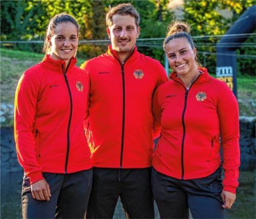 Mit Lisa Köstle aus Inzell und den beiden Geschwistern Christopher und Christina Massini (von rechts) waren drei Teilnehmer des Kajak Klub Rosenheim bei den Sprint-Weltmeisterschaften am Start.Foto re