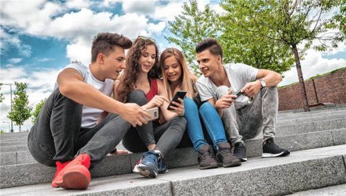 Noch nie war die Auswahl an Ausbildungsmöglichkeiten so groß. Die Messe bietet Orientierung im direkten Austausch.Foto  AdobeStock