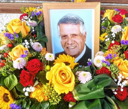 Priener und Seebrucker gedenken Karl Hartl. Foto Hötzelsperger