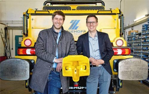 Produktionsleiter Frank (links) und Geschäftsführer Stephan Zwiehoff führen die Rosenheimer Firma. Fotos RE