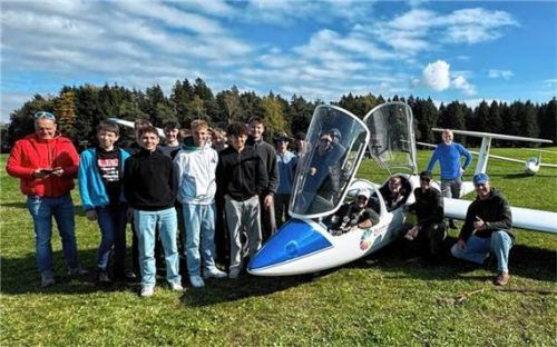 Realschüler aus Bruckmühl erlebten beim FC Condor Antersberg Physikunterricht der besonderen Art. Foto re