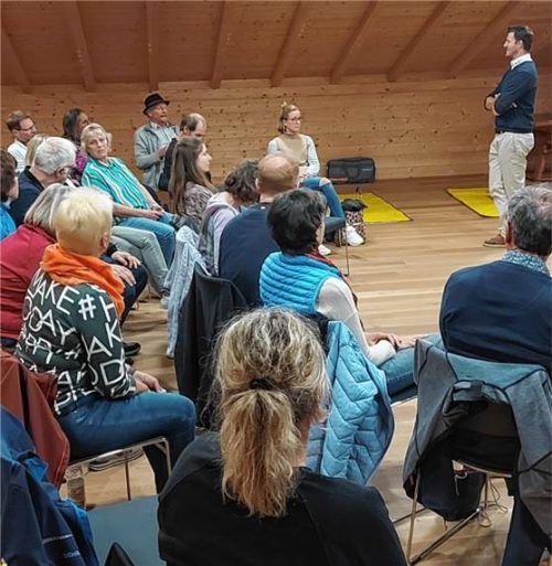Rund 20 Teilnehmer wollten ihr Wissen rund um die Erste Hilfe auffrischen. Foto re