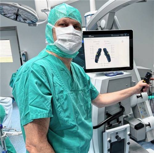 Rund 300 Operationen, davon etwa 100 Schädeloperationen, wurden 2025 in der Neurochirurgie Altötting durchgeführt.