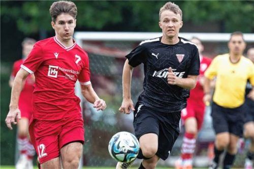 Saaldorfs Josef Pöllner und Bruckmühls Lukas Steidl (rechts) treffen heute Abend wieder aufeinander.Foto Bittner