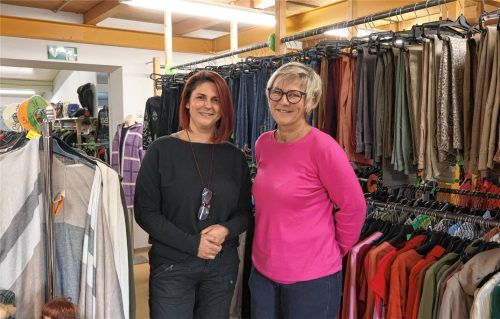 Sandra Eigner (links) und Petra Fazekas vom Awo-Projektehaus Jagus in Waldkraiburg wollen das Jagus-Angebot sichtbarer machen. Foto Lohmann