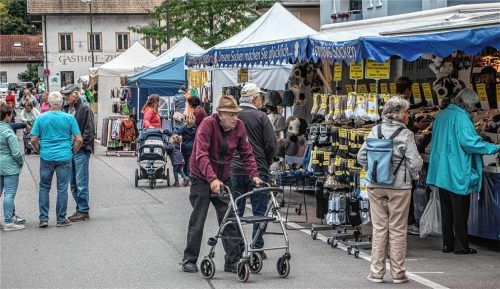 Schon Samstagnachmittag tummelten sich viele Besucher an den Marktbuden. Fotos stache