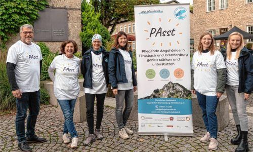 Sie stehen hinter dem Projekt „PAsst“: (von links) Albert Kreilinger von der TH Rosenheim sowie Gaby Dorn, Catherine Herold, Andrea Trinkl, Verena Steinmaier und Nathalie Winterling vom Christlichen Sozialwerk Degerndorf-Brannenburg-Flintsbach. Foto Thomae