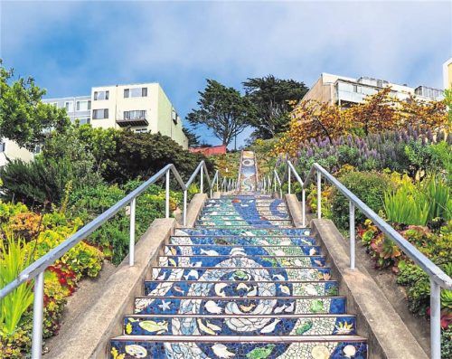 So macht Treppensteigen Spaß: Die Lincoln Steps (l.) von Künstlerin Aileen Barr, die Tiled Steps an der 16th Avenue (M.) und die knalligen Tompkins Stairways (r. u.). Fotos Alexandra Kenin/Urban Hikers SF, CIvic Joy fund