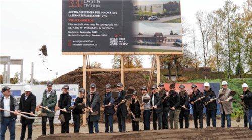 Spatenstich in Edling: Auf der 20000 Quadratmeter großen Fläche wird bereits kräftig gebaut. Foto Weithofer