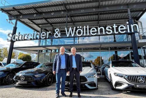 Stefan Wöllenstein (rechts), geschäftsführender Gesellschafter bei Schreiner&Wöllenstein sowie sein Bruder Andreas Wöllenstein, Gesellschafter, begrüßten die Besucher beim Fest zur Neueröffnung. Fotos Nicolai Berger