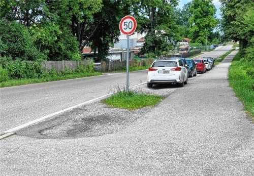 Strittige Knöllchen: Darf hier am Ortsrand von Bad Aibling geparkt werden oder nicht? Foto re
