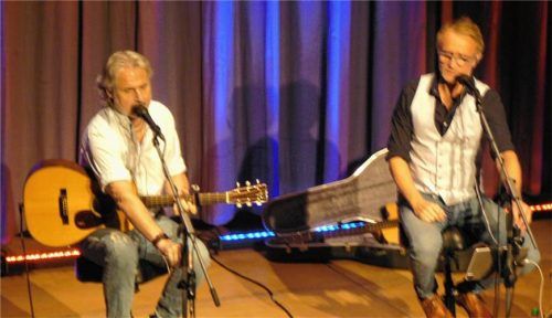 Thomas Wacker und Thorsten Gary begeistern mit der Formation Graceland. Foto fischer