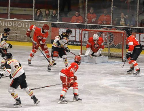 Torchance im Spiel gegen den EHC Klostersee. Fotos ehc bad aibling