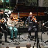 Fesselnde Hörkrimis im Foyer