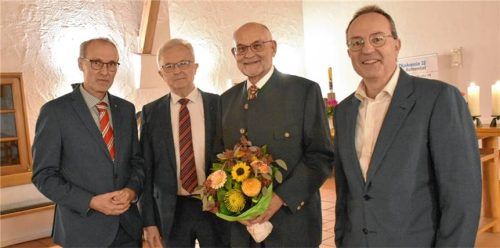 Von links: Diakon Michael Soergel, Vorsitzender Volkmar Döring, der ausgeschiedene Vorsitzende Max H. Nübel und der neue Dritte Vorsitzende Jörg Herzog.Foto wunderlich