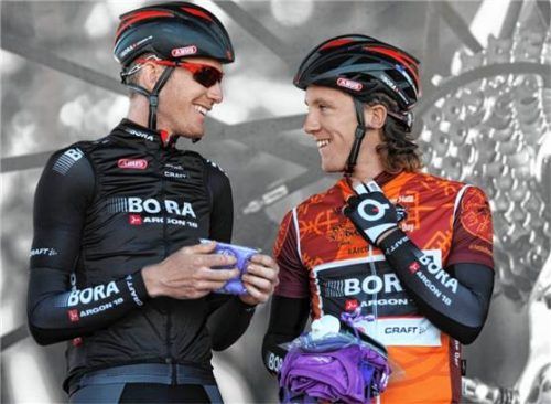 Wieder vereint: Zak Dempster (links) und Shane Archbold fuhren einst schon im Team von Ralph Denk, jetzt sind sie in leitender Funktion wieder für ihn tätig.Foto Imago