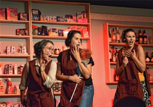 Wollen mit Verbalerotik den Dorfladen retten: (von links) Burgi Schaber, Sandra Miersch und Steffi Schweiger.Foto SieberatH