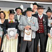 Goldenes Gauehrenzeichen für Sepp Kinzner