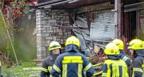 Zahlreiche Einsatzkräfte eilten nach einer vermeintlichen Verpuffung in einem Grassauer Einfamilienhaus zum Brandort. Foto 112News/P. Benje