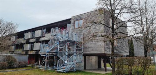 Zu viele Mängel: Die Holzbaublöcke im Föhrenwinkel stehen mittlerweile leer, eine Sanierung ist nicht wirtschaftlich. Foto Maier