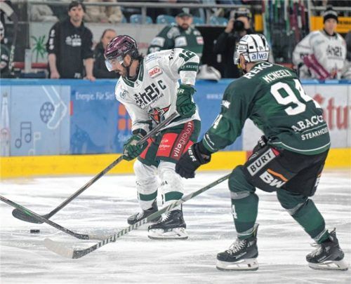 Zwei Freunde im Duell: Tyler McNeely (rechts) traf zwar für Bietigheim, die Punkte holten aber C.J. Stretch und Rosenheim.Foto Eibner-Pressefoto/Tobias Baur