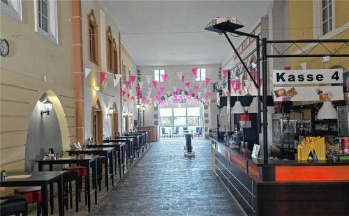 Zwischen Kinosälen, Popcorn und Softdrinks finden interessante Gespräche statt. Fotos Hollywood am Inn