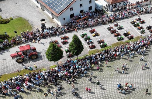 36 gegen Einen: Das Spektakel vom Juli 2024 aus der Vogelperspektive. Foto  Peteratzinger