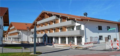 48 Mitarbeiterwohnungen, vom Ein-Zimmer-Appartement bis zur Familienwohnung, baut das Hotel Achental und stellt sich so dem Wohnungsmangel entgegen.Foto Eder