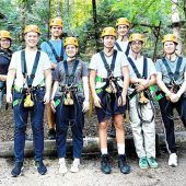 Jugendrat und Jugendreferentin im Priener Kletterwald