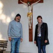 Jesusfigur am Friedhof restauriert
