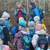 Vorschulkinder entdecken die Natur