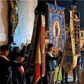 Drei Salutschüsse mit der Kanone