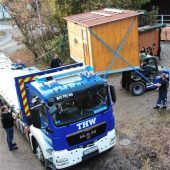 Christkindlmarkt-Hütten ziehen aus dem Sommerlager auf den Max-Josefs-Platz