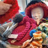 Strickdamen zeigen Ausstellung
