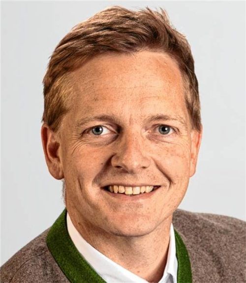 Der nächste Schritt im Streit um die Kampenwandbahn: Kann sich Aschaus Bürgermeister Simon Frank auf eine Modernisierung freuen? Foto Imago/Re