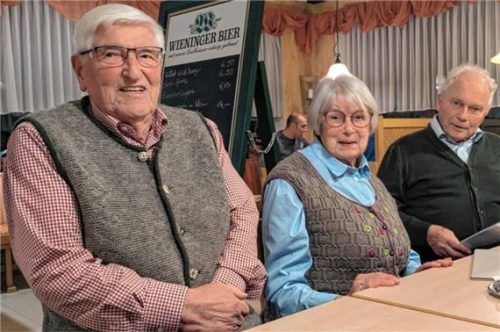 Abschiedsstunde: (von links) Werner und Gerda Bauernfeind und Chorregent Christian Dengler. Foto metz