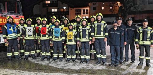 Alle haben bestanden: Prüflinge und Ausbilder nach der erfolgreichen technischen Leistungsprüfung. Foto Deindl