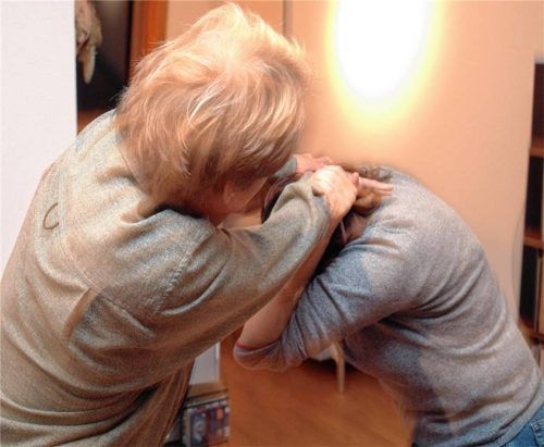 An einem Abend im April eskalierte ein Streit zwischen einem Paar in Mühldorf. Der Mann schlug zu und musste sich jetzt dafür vor Gericht verantworten. Foto Dpa